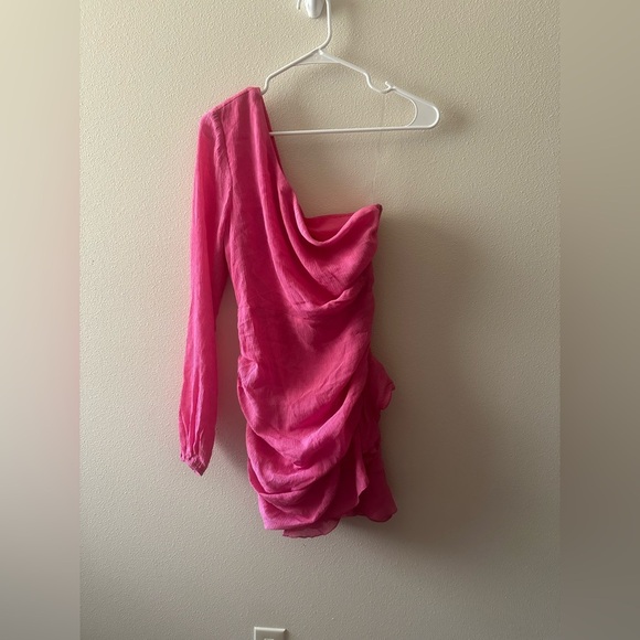 NWT showpo PAIGE MINI DRESS - ONE SHOULDER FRILL HEM WRAP SKIRT DRESS IN PINK - Picture 2 of 9